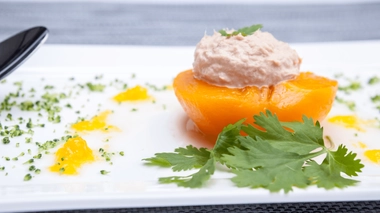 Pour varier les plaisirs en été, essayez cette recette de pêches au thon