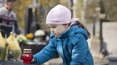 Comment aider un enfant orphelin à se reconstruire