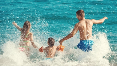 Faut-il se mouiller la nuque avant de rentrer dans l'eau ?