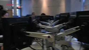 La prise en charge tardive du SAMU aurait entraîné le décès d'une jeune femme en 2009. Mais quel est, précisément, le rôle d'un médecin urgentiste du SAMU ? (reportage du 8 décembre 2011)