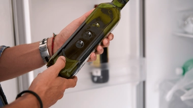 Voici pourquoi il ne faut jamais mettre de l'huile d'olive ou du vinaigre au réfrigérateur !