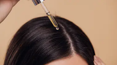 Les huiles essentielles sont-elles vraiment efficaces pour la santé des cheveux ? 