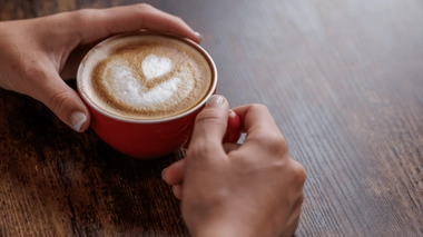 Boire du café à jeun comporte-t-il des risques ?