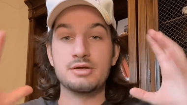 Un tiktokeur devient alcoolique pour prouver qu'il est facile d'arrêter... et perd le contrôle