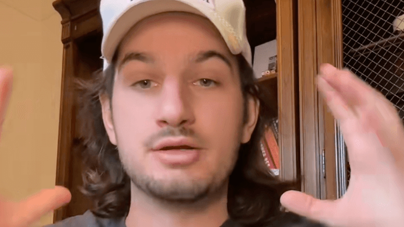 Un tiktokeur devient alcoolique pour prouver qu'il est facile d'arrêter... et perd le contrôle