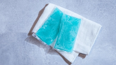 Les bains dérivatifs consistent à appliquer des poches de glace au niveau du périnée