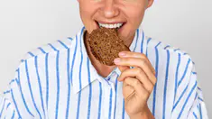 hoquet en mangeant du pain