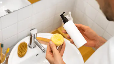 Savon liquide vs savon solide : quel est le meilleur ?