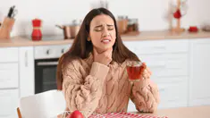 boire chaud ou froid, quel est le bon réflexe pour apaiser le mal de gorge ?