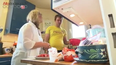 Pour acquérir de bonnes stratégies et mieux communiquer avec la personne aphasique, les aidants peuvent suivre une formation.