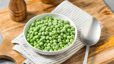 Petits pois surgelés ou en conserve : lesquels sont les meilleurs pour la santé ?