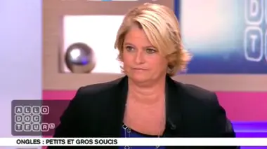 Des taches fines et noires signifient-elles que l'ongle est malade ?