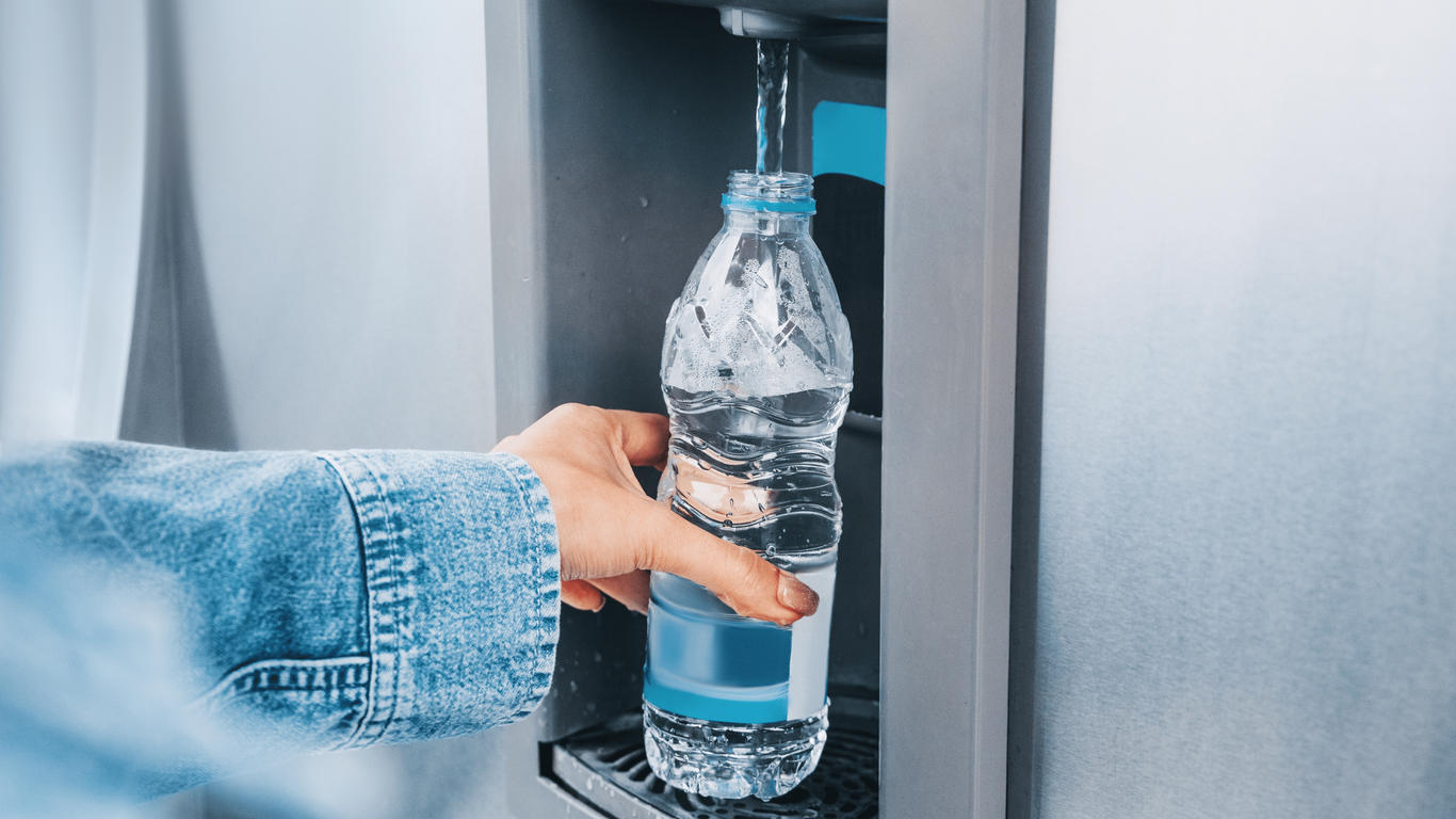 Quels sont les risques à boire de l'eau en bouteille plastique ?