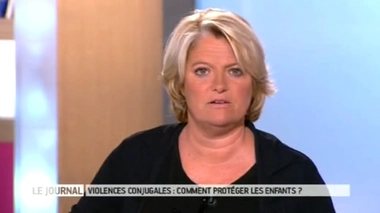 Maman a un oeil de panda et un nez rouge de clown ...