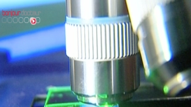 Les nanoparticules sont 50.000 plus petites qu'un cheveu, ce qui leur permet de traverser les barrières physiologiques.