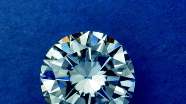 Un voleur avale un diamant, la police guette sa sortie