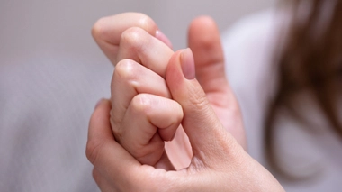 Doigt à ressaut : quand les doigts se bloquent