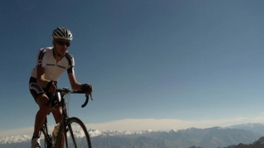 L'ascension à vélo du plus haut col routier du monde