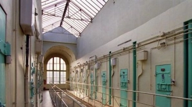 Selon le document, 80 à 90% des 74 détenus qui s'y trouvaient au 30 mars 2015 "relèveraient de l'hôpital psychiatrique" s'ils étaient libres.