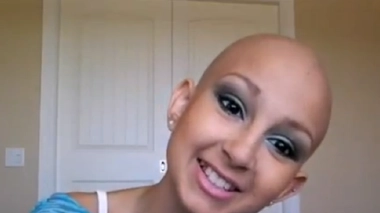Les conseils beauté d'une jeune fille atteinte d'un cancer