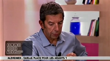 Alzheimer : comment rompre l'isolement des malades et de leurs proches ?