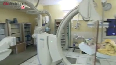 Reportage du 04 octobre 2012 - La thrombectomie mécanique consiste à retirer le caillot sanguin responsable de l'accident vasculaire cérébral (AVC)
