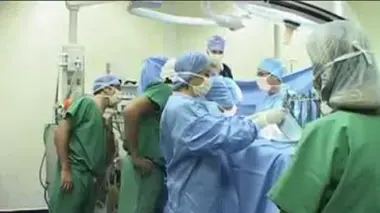 Décès du patient greffé du visage et des deux mains