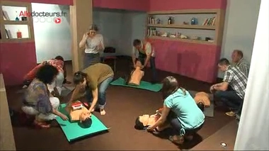 Comment pratiquer un massage cardiaque ?