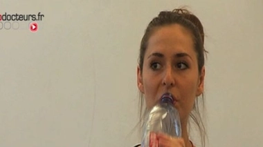 Des eaux minérales contiennent des résidus de médicaments et de pesticides