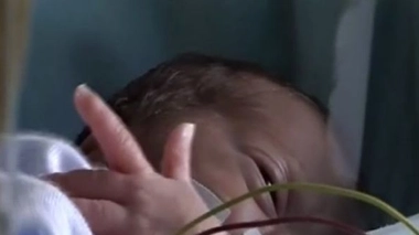 Les femmes qui n'ont pas le bac ont deux fois plus de risques d'accoucher d'un bébé de petit poids, que celles qui l'ont obtenu (Image d'illustration)