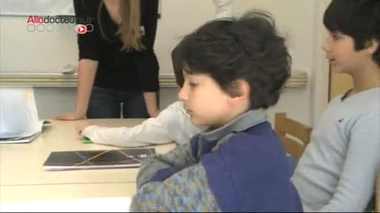 Des ateliers de socialisation sont organisés pour les enfants autistes.